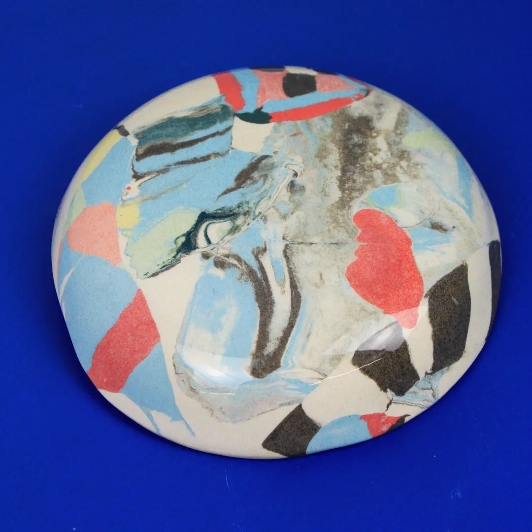 Hand-built decorative ceramic deep plate with organic, abstract forms and colourful details, made from earthenware and coloured earthenware, finished with a glossy transparent glaze. Created by artist Cíntia Coutinho, also known as Espirro.